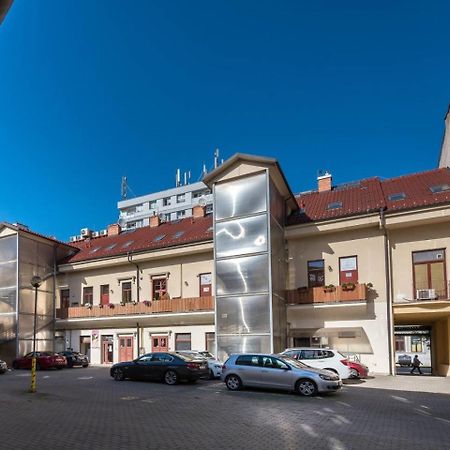 Understreet Studio With Private Parking Apartment Kosice Bagian luar foto